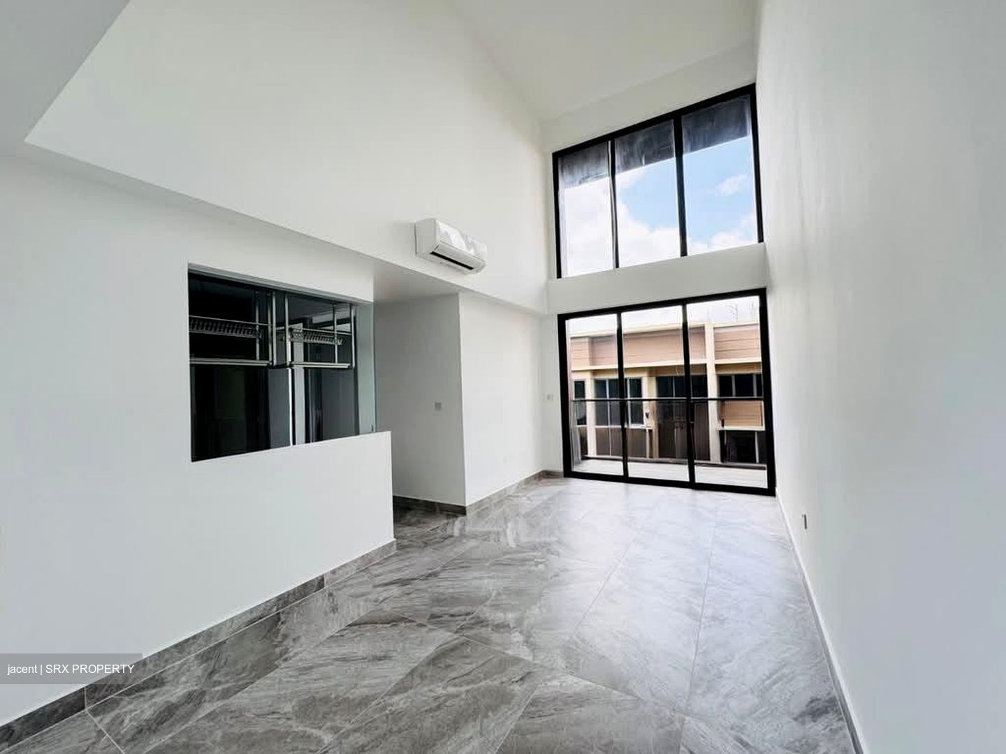 The Commodore (D27), Condominium #589956501